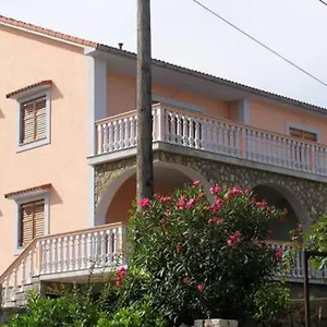 https://apartments-petrovic-silo.primorje-gorskikotar.com